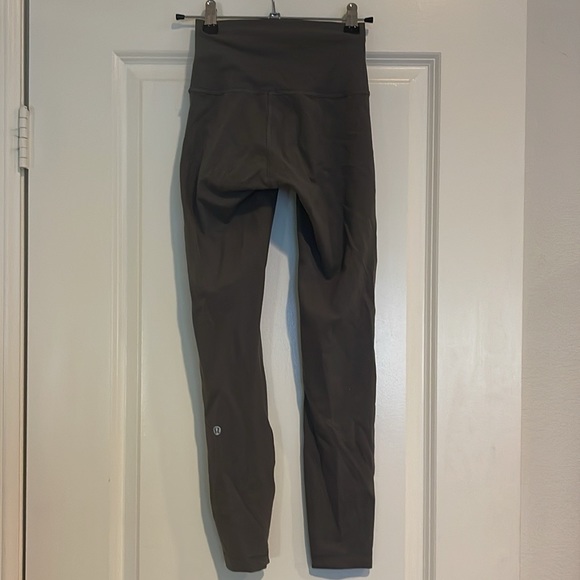 Green Lululemon leggings - Picture 2 of 3